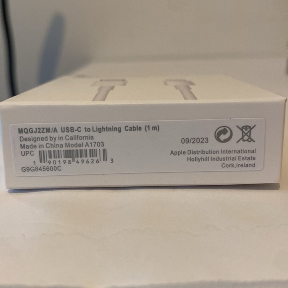 Apple USB-C to Lightning Cable (1m) White 3ft long Quick Charging New In Box - Picture 3 of 6